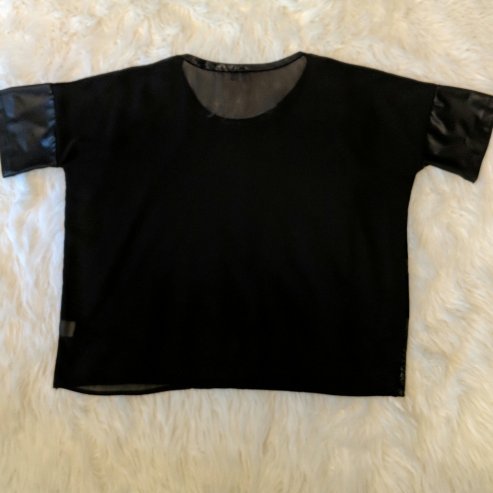 Black cropped top never worn but no tag - Picture 3 of 3